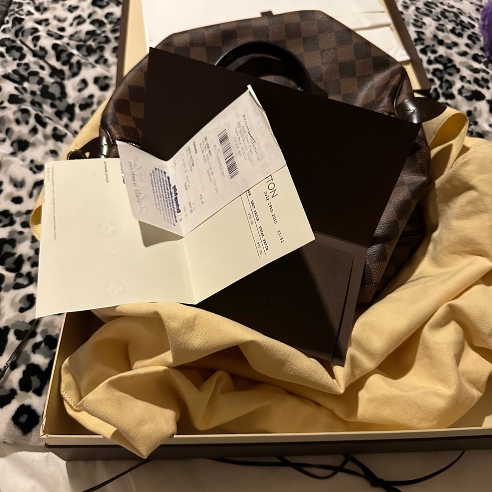 LV purse - Picture 2 of 3